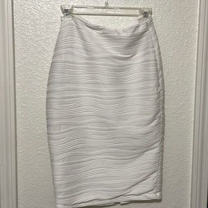 White, knee length skirt. Jennifer Lopez